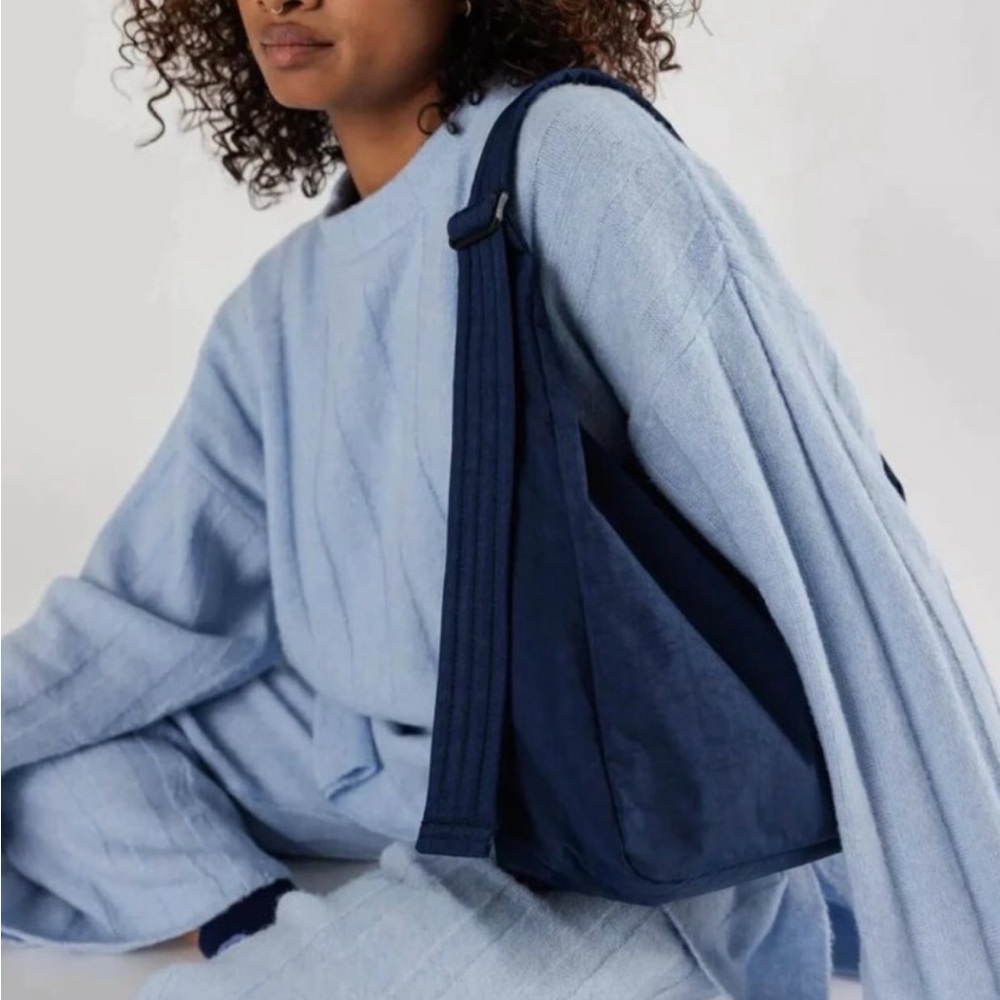 BAGGU Navy Shoulder Bag - Picture 3 of 7